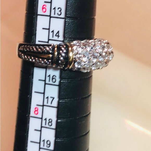 💕Beautiful White Round Cut Zircon Cluster Set Stones & Silver Rope Style Band. - Picture 8 of 11
